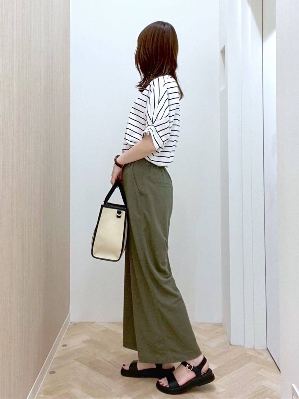  おまつさんの「grove｜【接触冷感】見た目はきちんと、着心地はらくちん クロップドベイカーパンツ」を使ったコーディネート