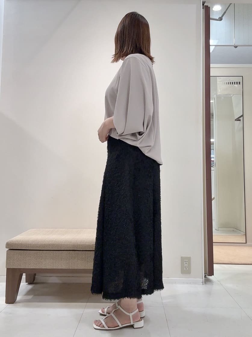 YUIさんの「UNTITLED｜【セットアップ可/後ろウエストゴム】フェザーマーメイドスカート」を使ったコーディネート