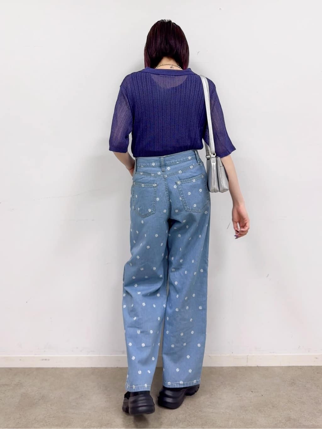 𝐜𝐡𝐢𝐤𝐚さんの「SHOO･LA･RUE｜【洗える/S-LL】大人のシアー感 キラキラ リブニット」を使ったコーディネート