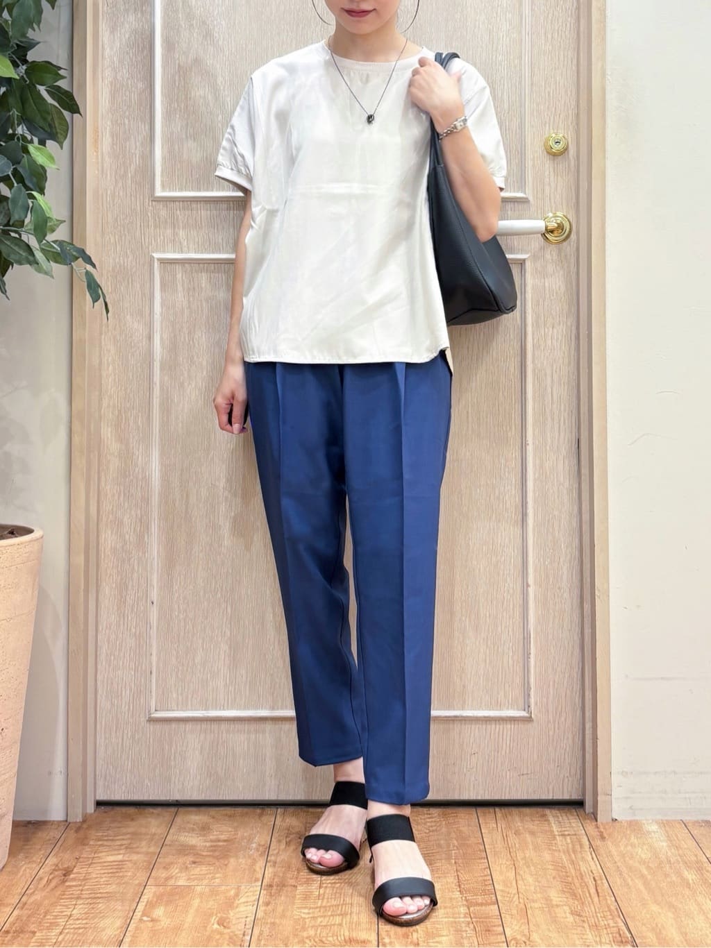 なみさんの「SHOO･LA･RUE｜【ひんやり/洗濯後しわになりにくい】リブ切り替えドルマンブラウス」を使ったコーディネート