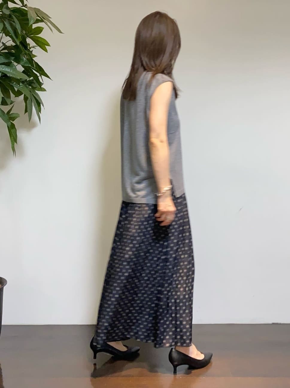 tomoさんの「UNTITLED｜【セットアップ可/リラクシー/通勤】スクエアジオメ柄ブラウス」を使ったコーディネート