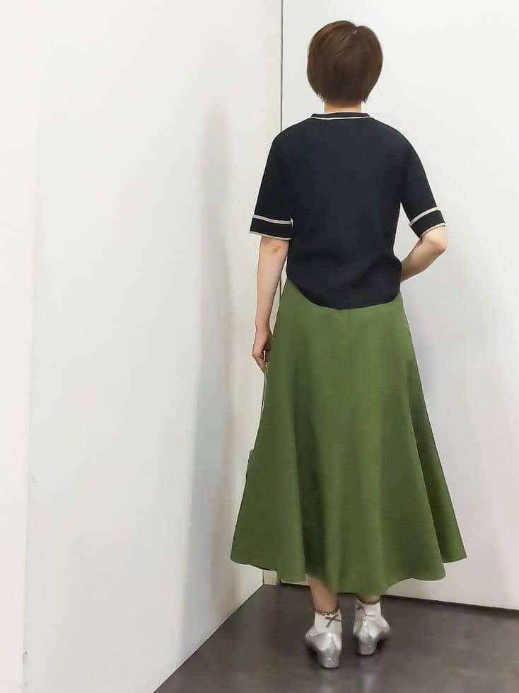 やまちゃんさんの「grove｜ドットで華やぐ　軽やかマーメイドスカート」を使ったコーディネート