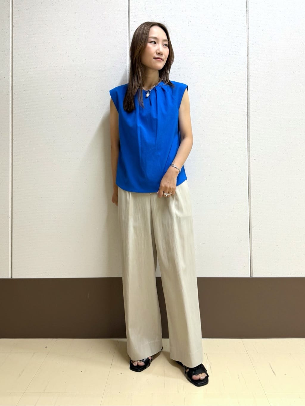 mamiさんの「INDIVI｜【クールエアー素材／UVケア／吸汗速乾】エアリータックブラウス」を使ったコーディネート
