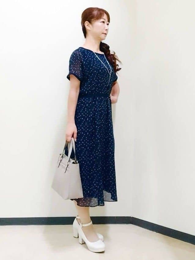 花さんの「Reflect｜【WEB先行カラーあり／マシンウォッシュ可／ナローベルト付き】オフボディツイードチェックワンピース」を使ったコーディネート
