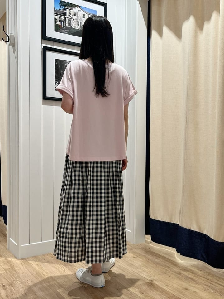 mihoさんの「Dessin｜【二の腕カバー／UVカット】ロールアップスリーブ裾ギャザーカットソー」を使ったコーディネート