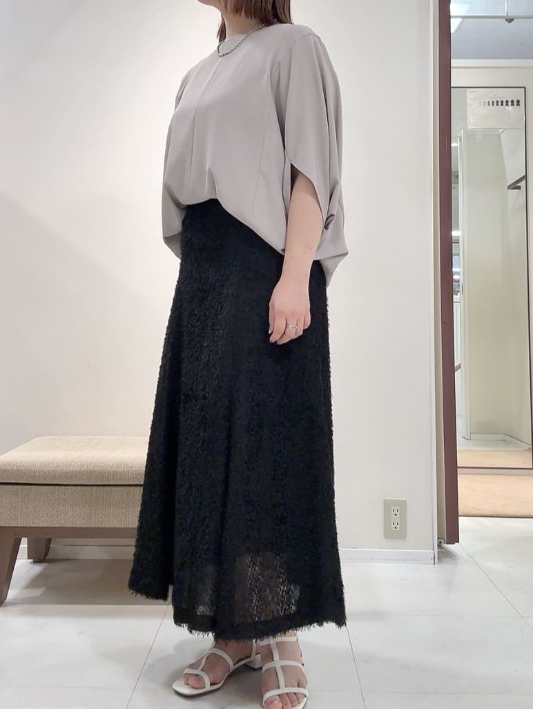 YUIさんの「UNTITLED｜【セットアップ可/後ろウエストゴム】フェザーマーメイドスカート」を使ったコーディネート