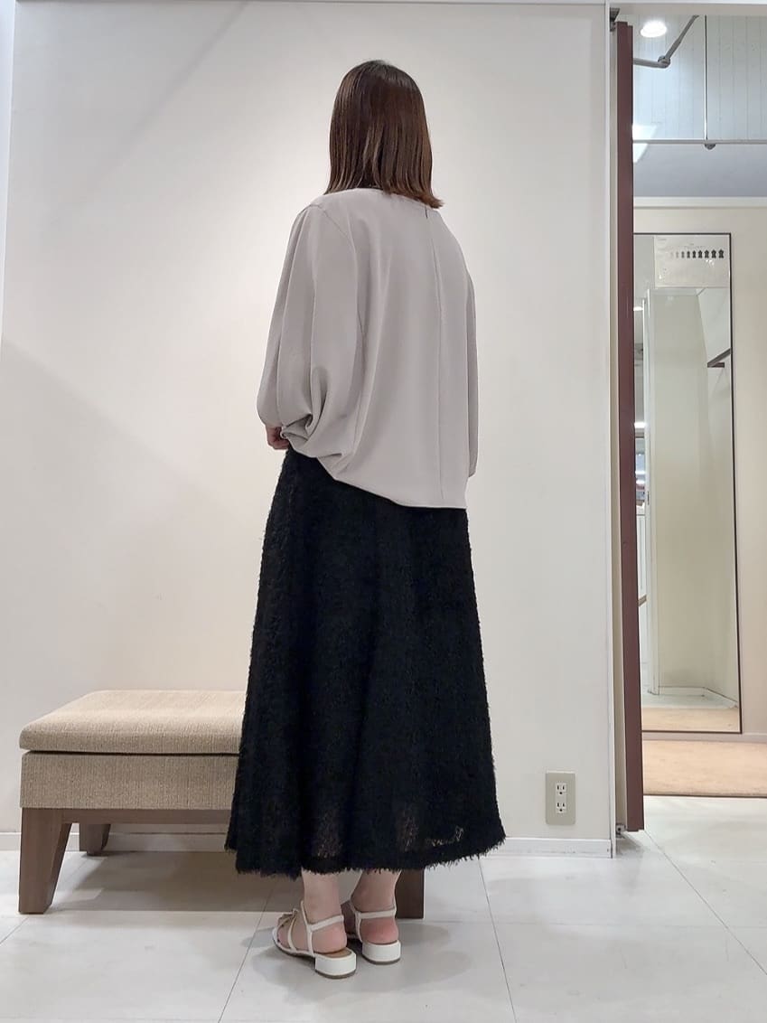 YUIさんの「UNTITLED｜【セットアップ可/後ろウエストゴム】フェザーマーメイドスカート」を使ったコーディネート