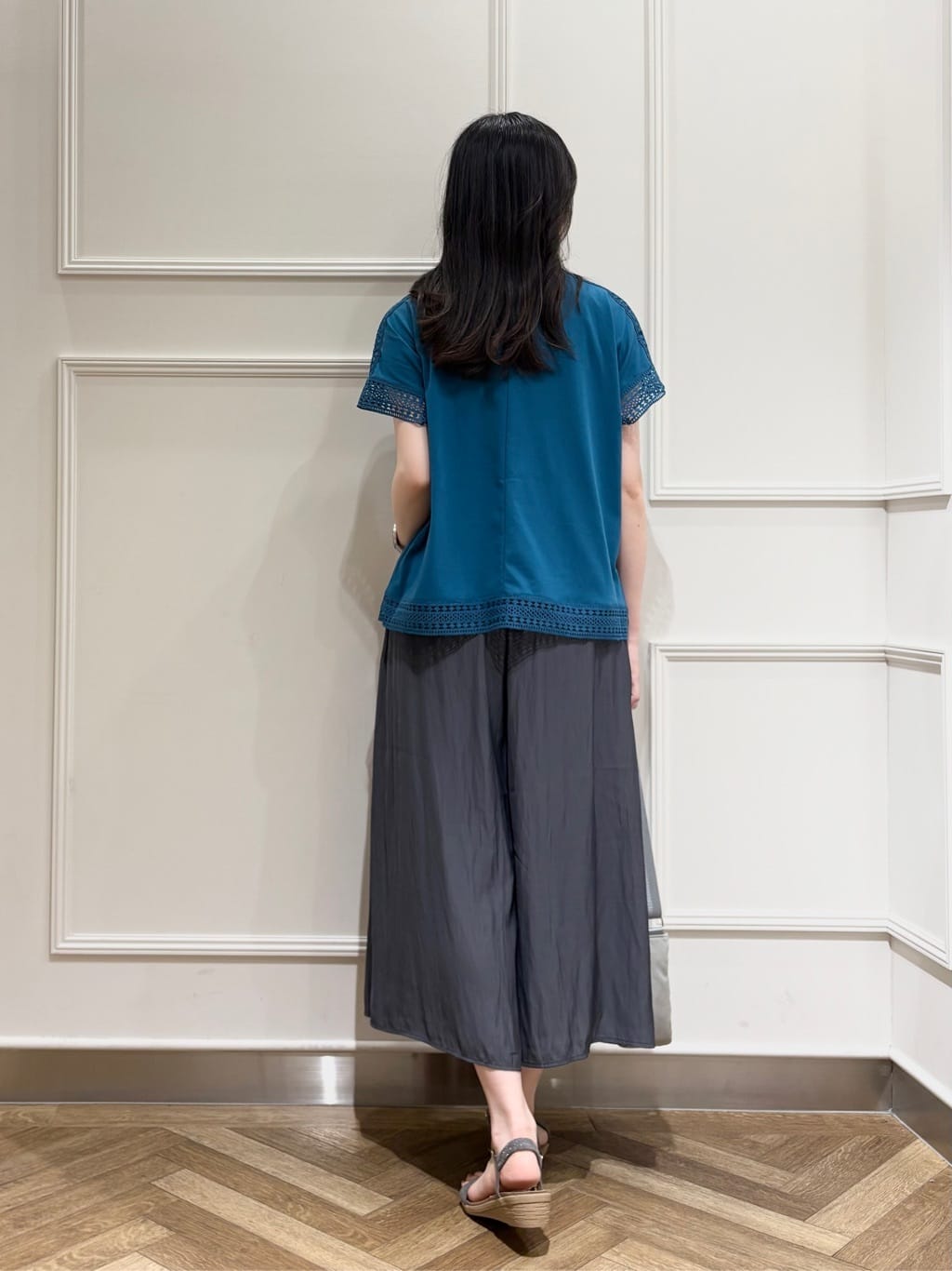 muuさんの「SHOO･LA･RUE｜【S-LL/ひんやり】インせず決まる 楽してきれいなレース付きトップス」を使ったコーディネート