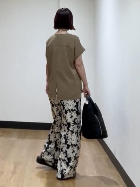 MIKIKOさんの「UNTITLED｜【セットアップ可/はっ水/通勤】リラククール 半袖ブラウス」を使ったコーディネート