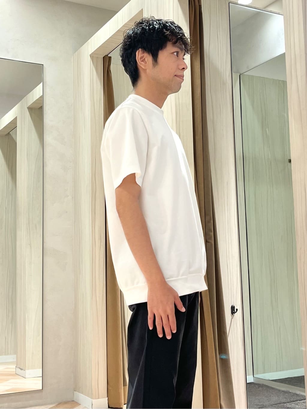 URAさんの「TAKEO KIKUCHI｜【抗菌防臭／5サイズ展開】ハイゲージポンチ Tシャツ」を使ったコーディネート