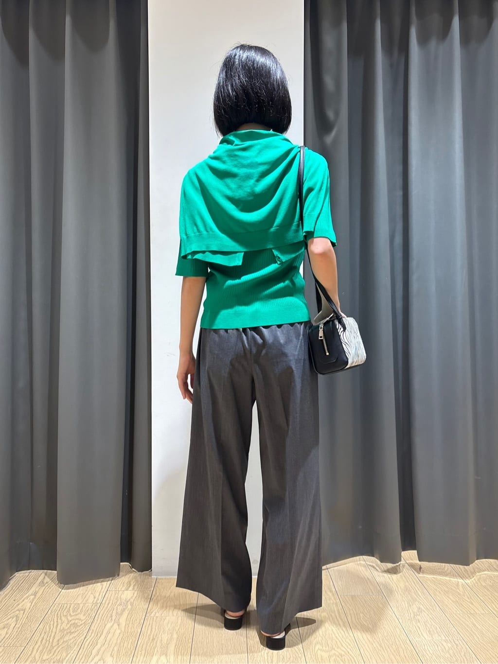 Yoshimiさんの「INDIVI｜【インナーで活躍／アンサンブル】クルーネック半袖ニット」を使ったコーディネート
