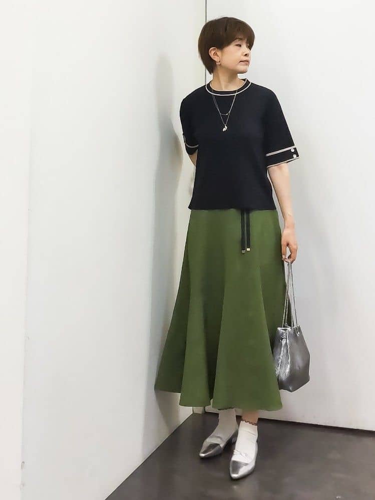 やまちゃんさんの「grove｜ドットで華やぐ　軽やかマーメイドスカート」を使ったコーディネート