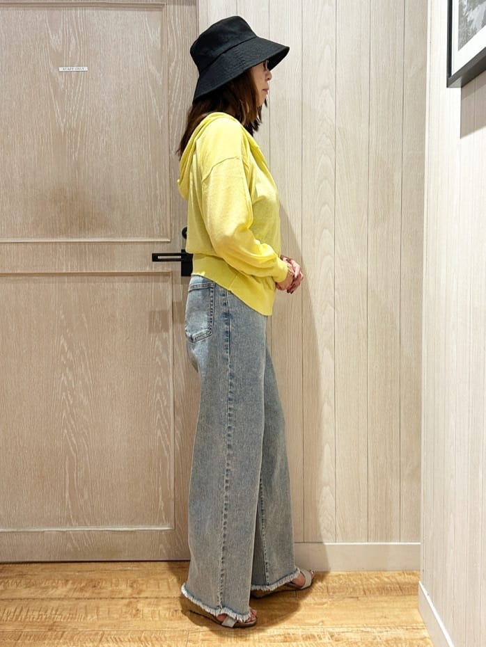 yukaさんの「SHOO･LA･RUE｜冷房対策にも 上品なシアー感のニットパーカ」を使ったコーディネート