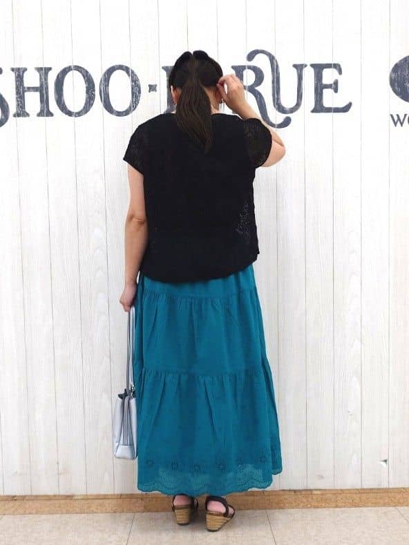 とろろさんの「SHOO･LA･RUE｜【2点セット】刺繍レーストップス」を使ったコーディネート