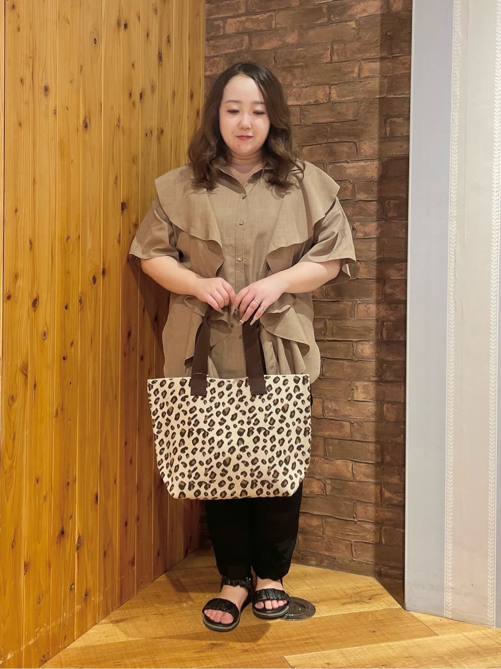 Risaさんの「SHOO･LA･RUE｜【洗える/S-LL/美脚シルエット】ハイパーストレッチ テーパードパンツ」を使ったコーディネート
