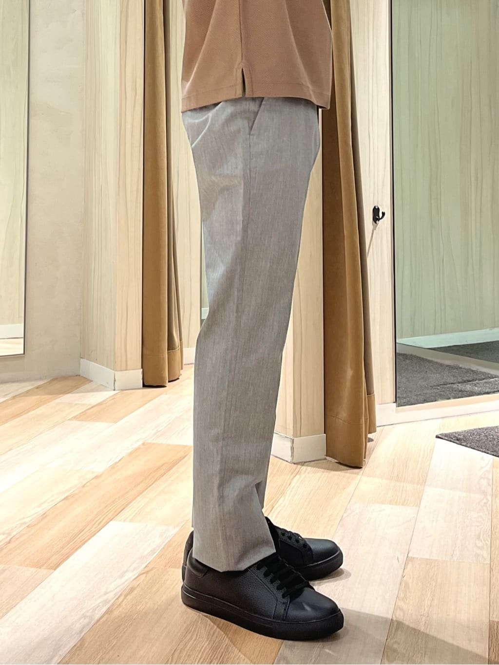URAさんの「TAKEO KIKUCHI｜【全7サイズ&times;8色展開！】トップマルチヘリンボン パンツ」を使ったコーディネート