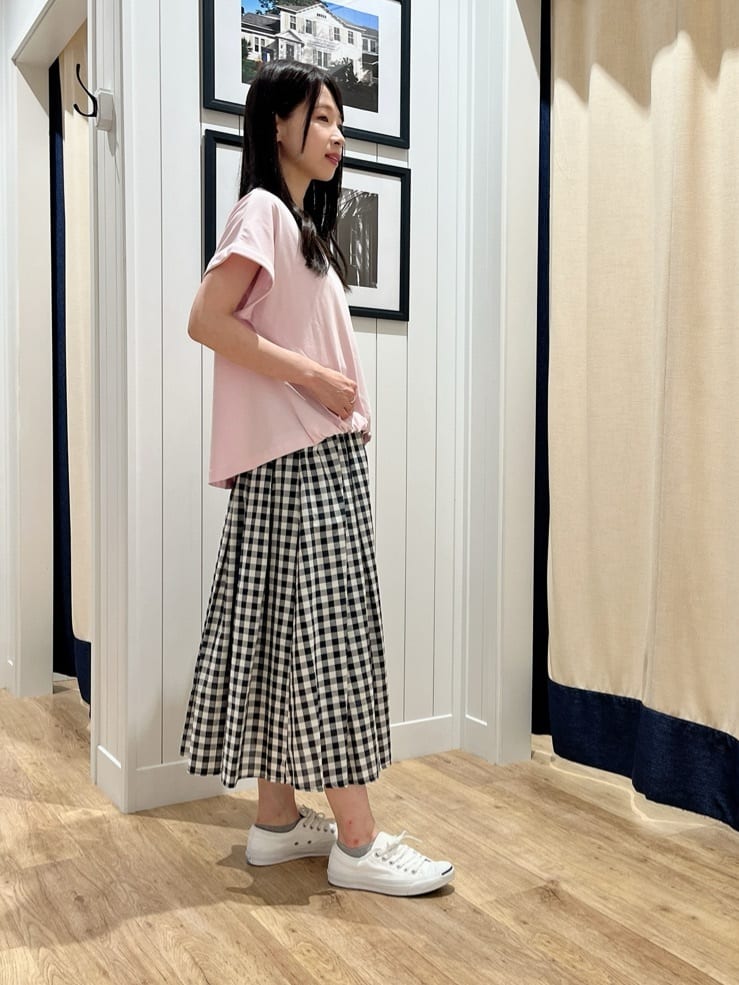 mihoさんの「Dessin｜【二の腕カバー／UVカット】ロールアップスリーブ裾ギャザーカットソー」を使ったコーディネート