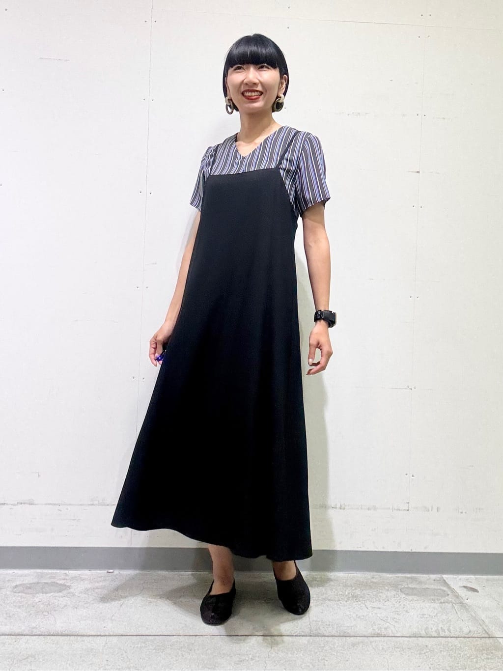 naoさんの「INDIVI｜【洗える／通勤】無地＆マルチストライプ柄Vネックブラウス」を使ったコーディネート