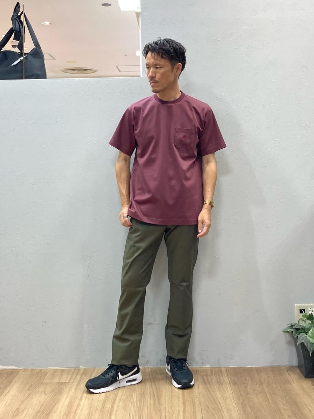 シュンさんの「TAKEO KIKUCHI｜【COOL CITY WEAR】ワンポイント刺しゅう ポケットTシャツ /接触冷感」を使ったコーディネート
