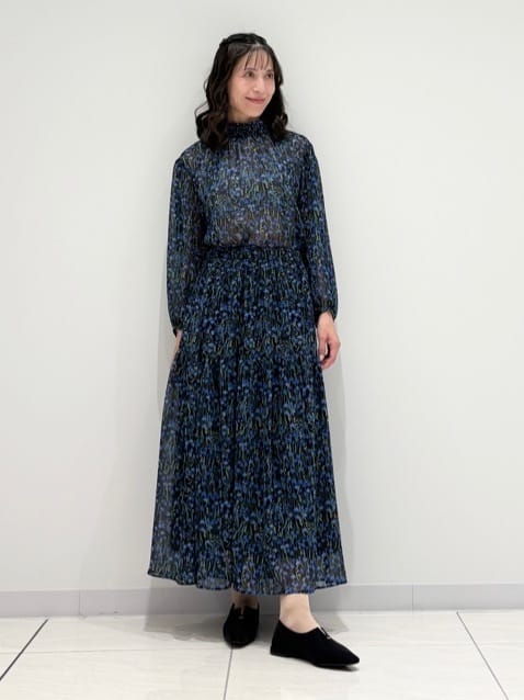 kayoさんの「INDIVI｜【秋映え柄/セットアップ可能】フラワーシフォンブラウス」を使ったコーディネート