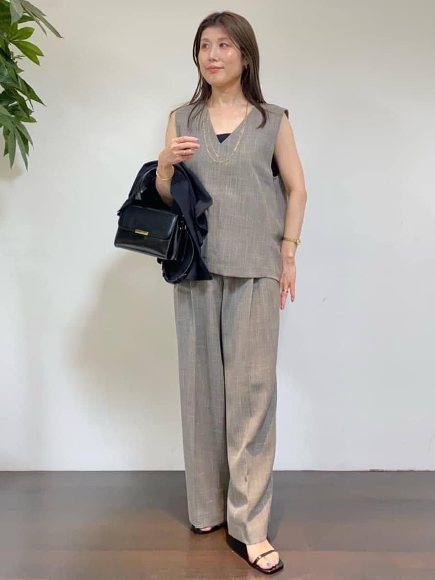 tomoさんの「UNTITLED｜【セットアップ可/洗える】梳毛調合繊Vネックベスト」を使ったコーディネート