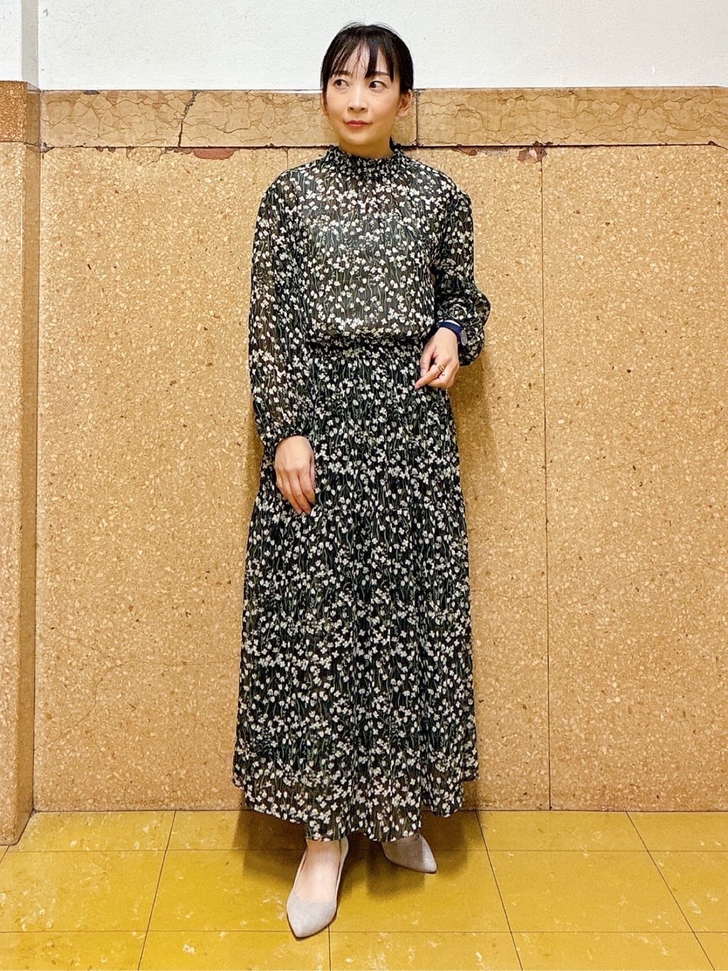 hattoriさんの「INDIVI｜【秋映え柄/セットアップ可能】フラワーシフォンブラウス」を使ったコーディネート