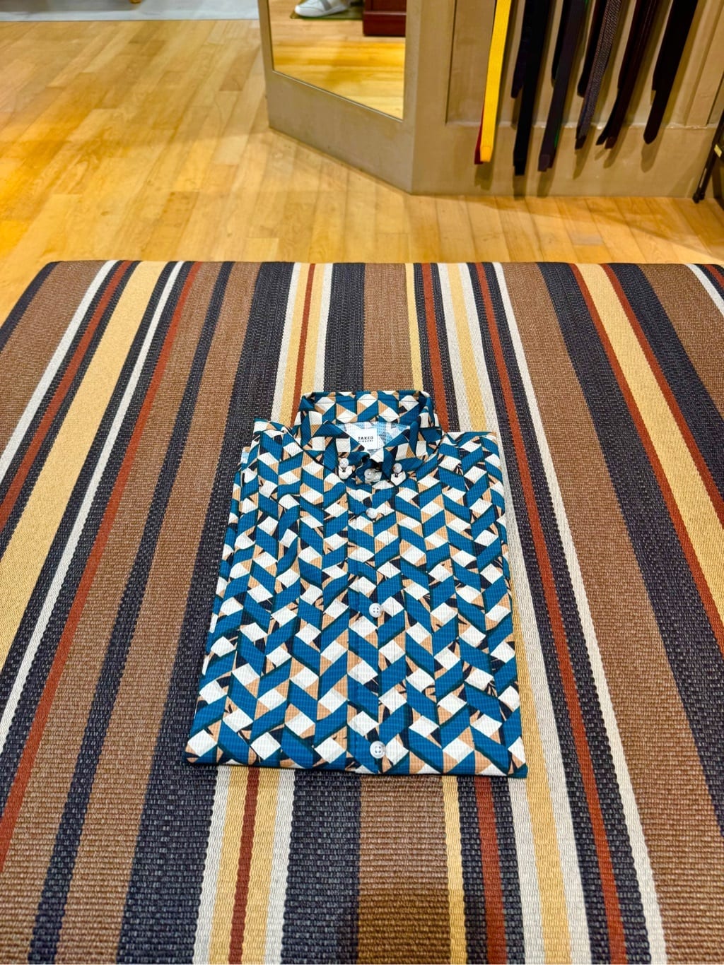 溝端佑太朗さんの「TAKEO KIKUCHI｜【COOL CITY WEAR】籠目アート柄 サッカーシャツ /通気性」を使ったコーディネート