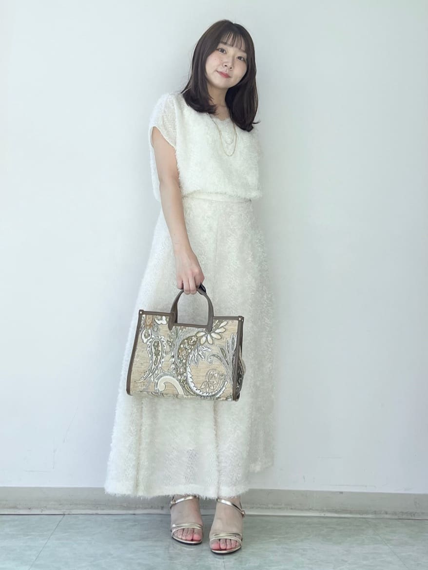KAHOさんの「UNTITLED｜【セットアップ可/洗える】フェザーフレンチスリーブブラウス」を使ったコーディネート
