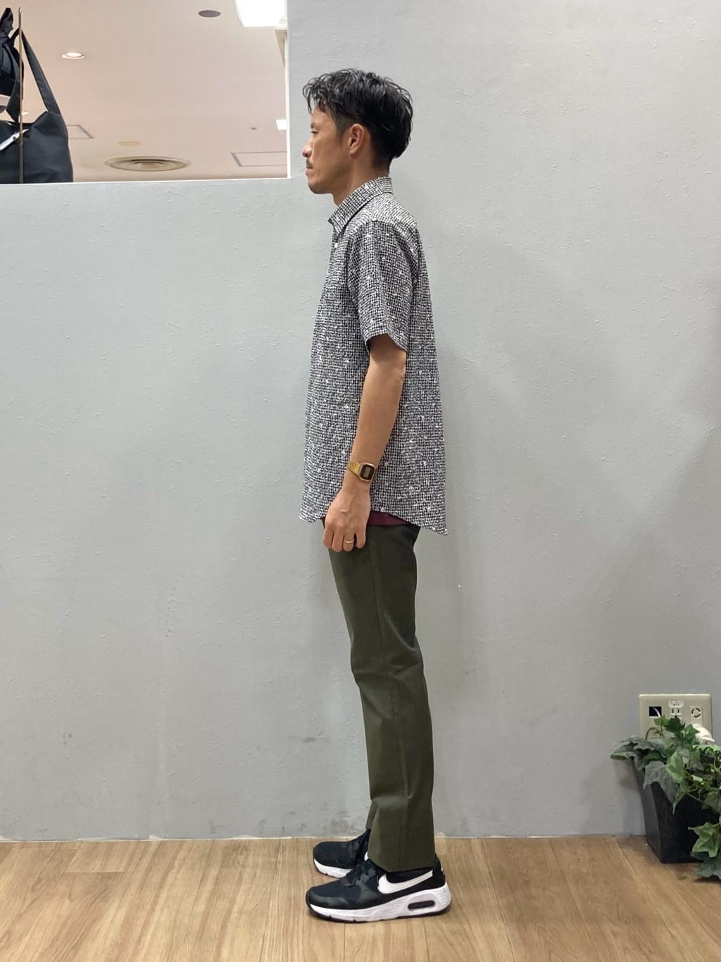 シュンさんの「TAKEO KIKUCHI｜【COOL CITY WEAR】ワンポイント刺しゅう ポケットTシャツ /接触冷感」を使ったコーディネート