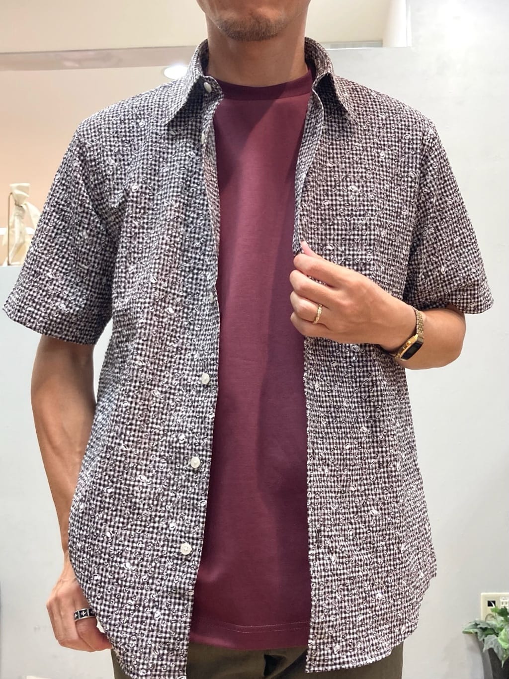 シュンさんの「TAKEO KIKUCHI｜【COOL CITY WEAR】ワンポイント刺しゅう ポケットTシャツ /接触冷感」を使ったコーディネート