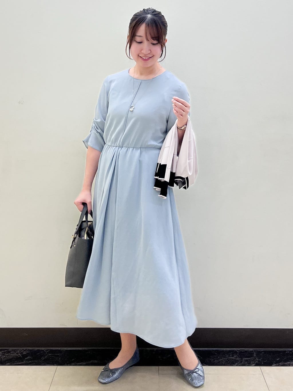 mikikoさんの「Reflect｜【WEB先行カラーあり／手洗い可／アンサンブル可】バイカラーカーディガン」を使ったコーディネート