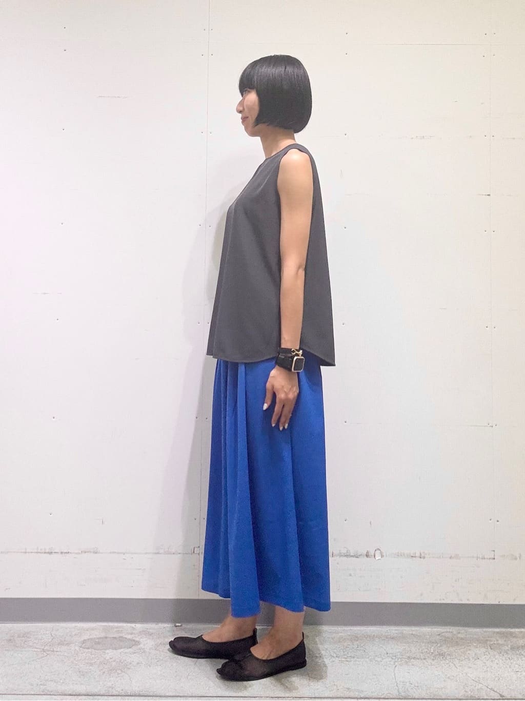 naoさんの「INDIVI｜【クールエアー素材／UVケア／セットアップ可能】エアリーフレアパンツ」を使ったコーディネート