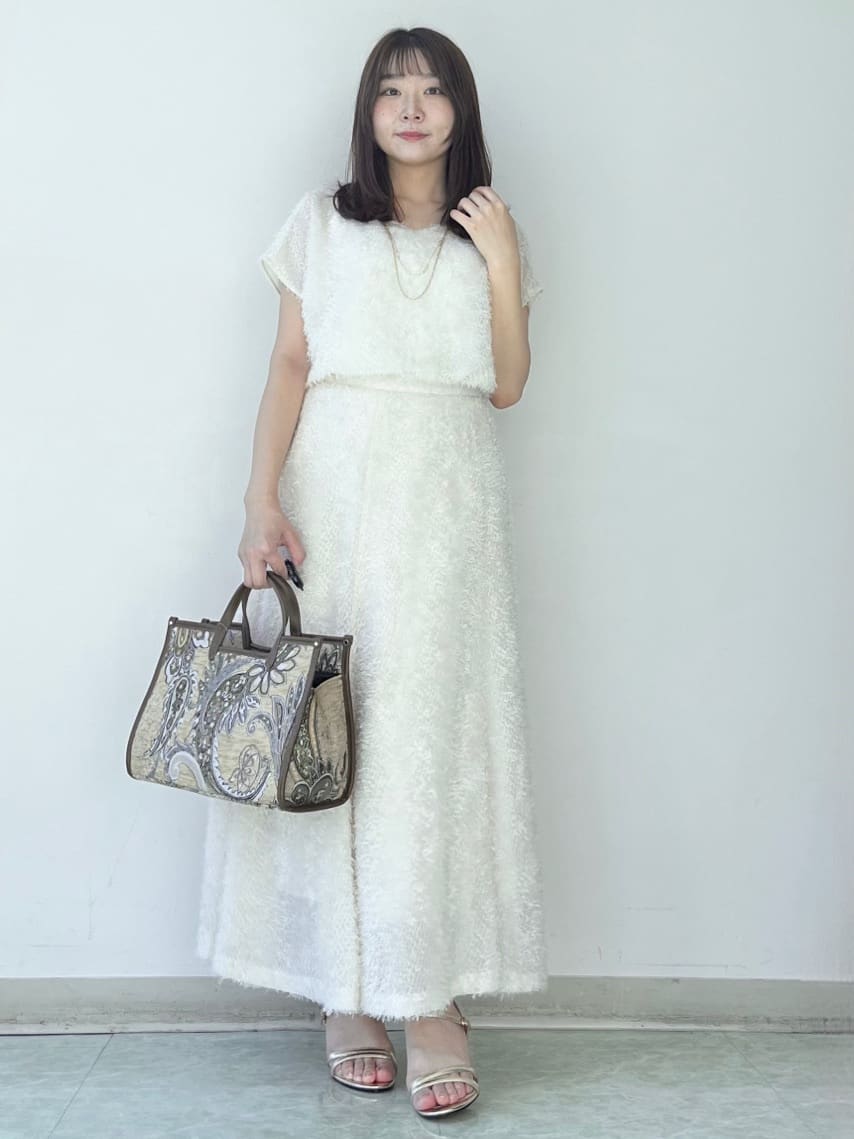 KAHOさんの「UNTITLED｜【セットアップ可/洗える】フェザーフレンチスリーブブラウス」を使ったコーディネート