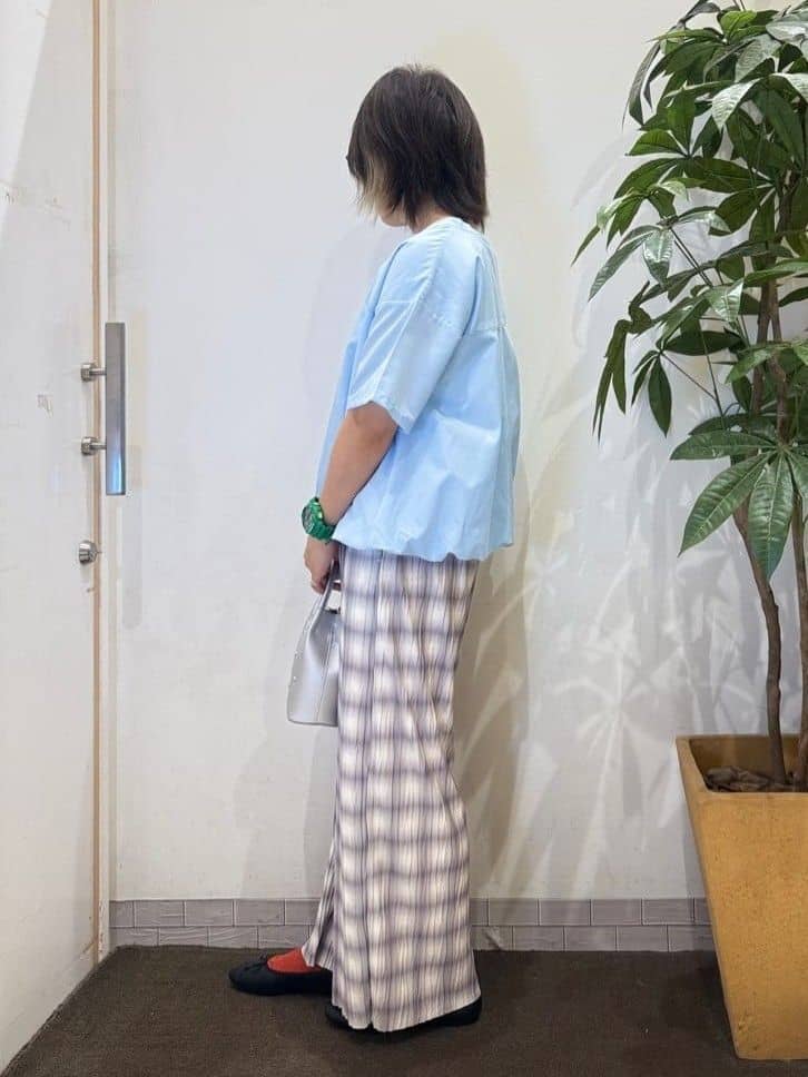 misakiさんの「SHOO･LA･RUE｜【S-LL】インせず着られる 裾バルーンシャツ」を使ったコーディネート