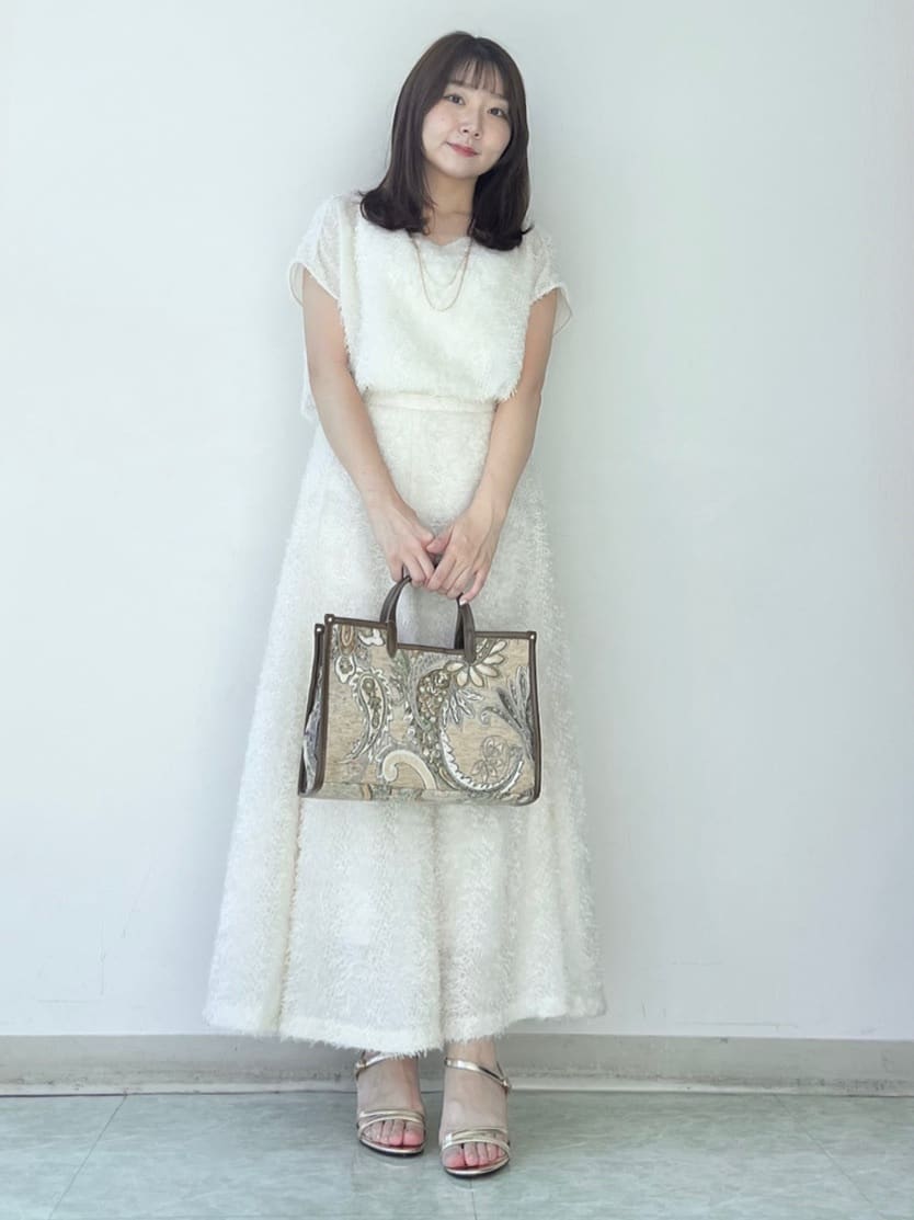 KAHOさんの「UNTITLED｜【セットアップ可/洗える】フェザーフレンチスリーブブラウス」を使ったコーディネート