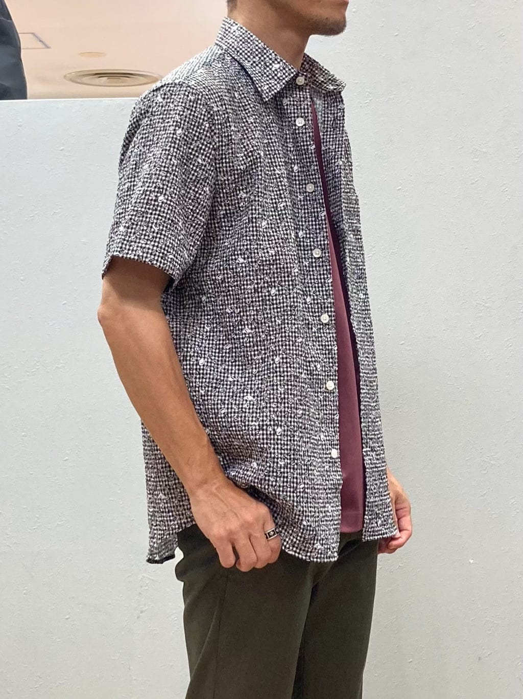 シュンさんの「TAKEO KIKUCHI｜【COOL CITY WEAR】ワンポイント刺しゅう ポケットTシャツ /接触冷感」を使ったコーディネート