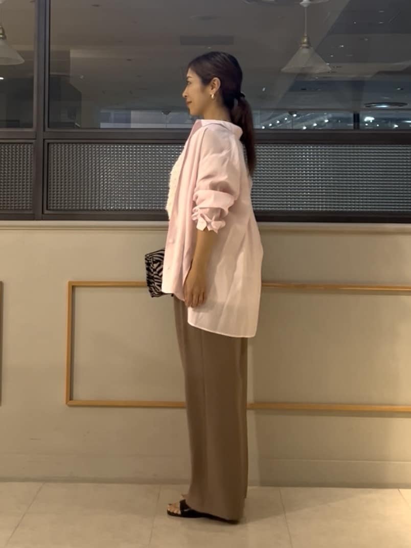 𝑹𝑶𝑴𝑰さんの「INDIVI｜【体型カバー／清涼感】シアーオーバーシャツ」を使ったコーディネート