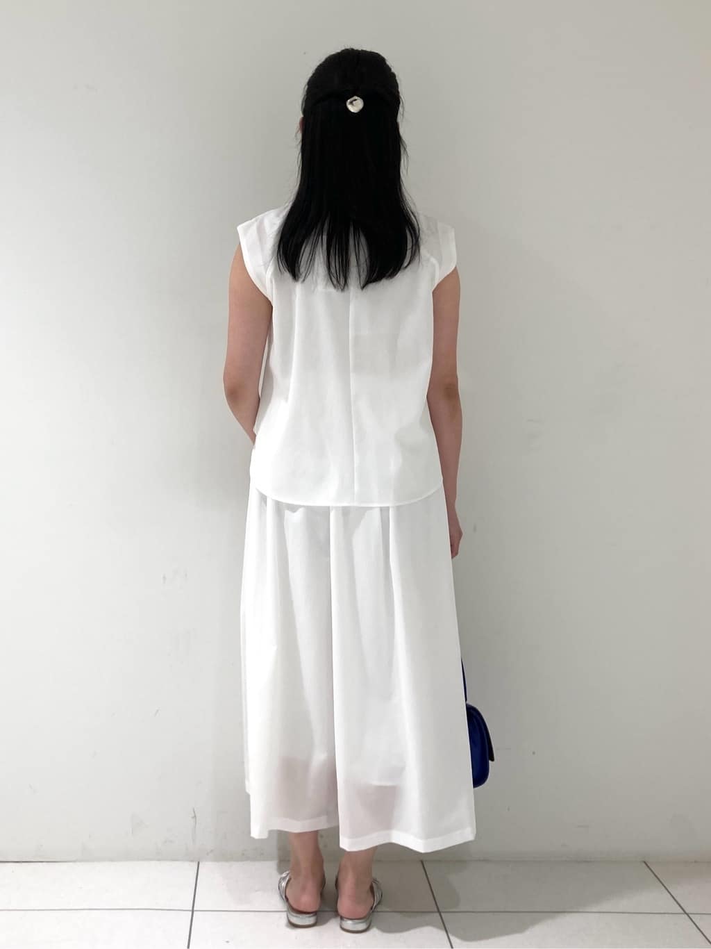 momokoさんの「INDIVI｜【クールエアー素材／UVケア／吸汗速乾】エアリータックブラウス」を使ったコーディネート