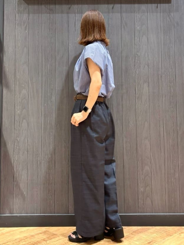 meiさんの「SHOO･LA･RUE｜【洗える/S-LL】プチフリル襟が女性らしい フレンチスリーブシャツ」を使ったコーディネート