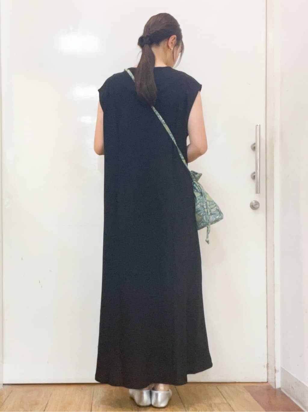 sakiさんの「SHOO･LA･RUE｜【S-LL/ひんやり】切替ラインですっきりと 1枚で着られるロングワンピース」を使ったコーディネート