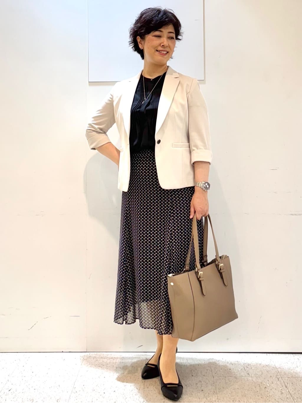 ヤスコさんの「Reflect｜【インナーに◎／すっきり見え！長め丈】タックデティールブラウス」を使ったコーディネート