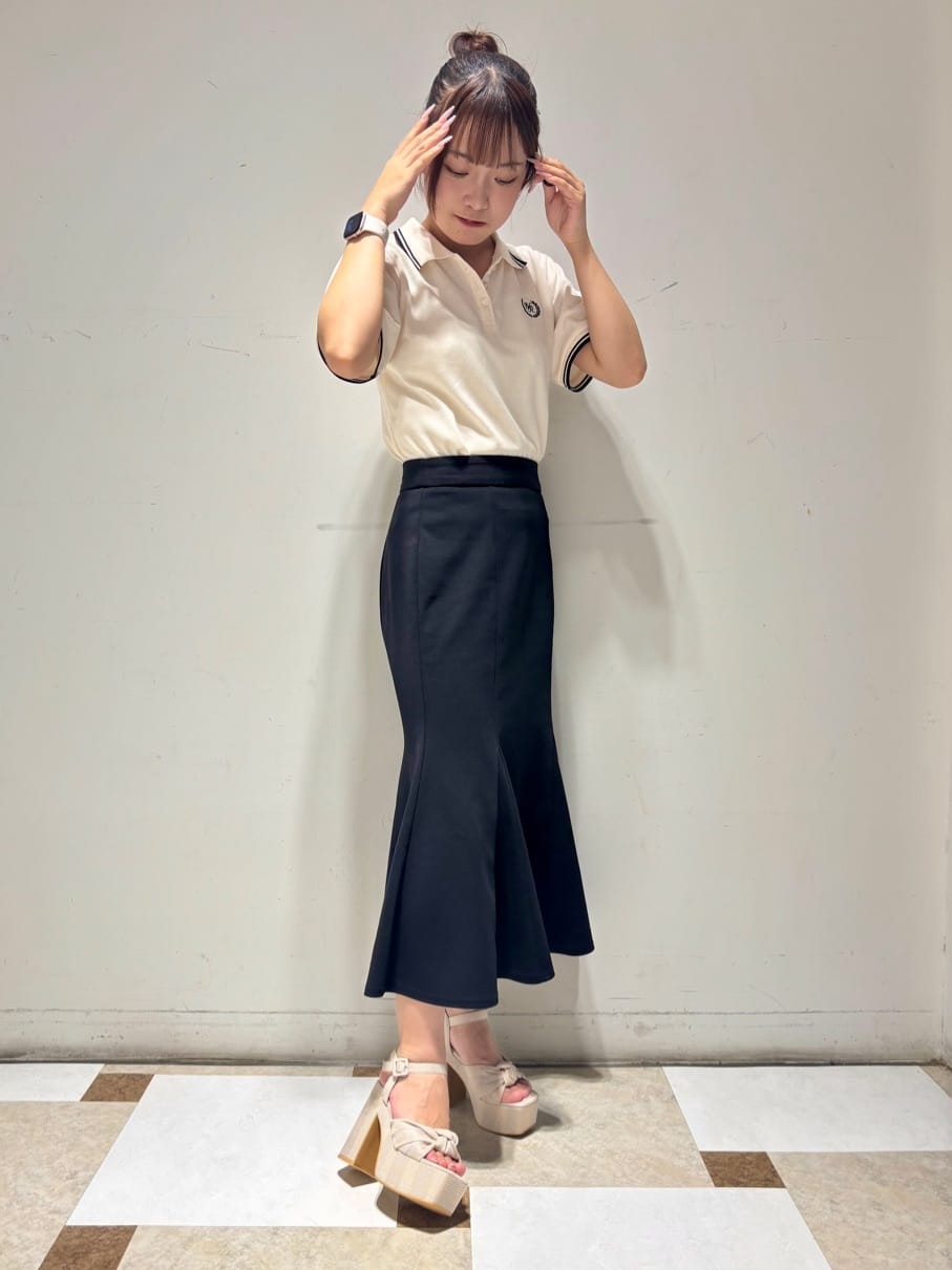 せらら⭐️さんの「ESPERANZA｜【ラク盛り／サンダル】リピーター続出／脚長美脚　ツイストリボンサンダル」を使ったコーディネート