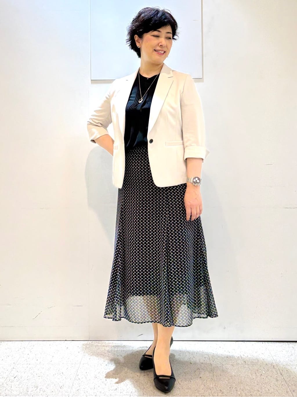 ヤスコさんの「Reflect｜【インナーに◎／すっきり見え！長め丈】タックデティールブラウス」を使ったコーディネート
