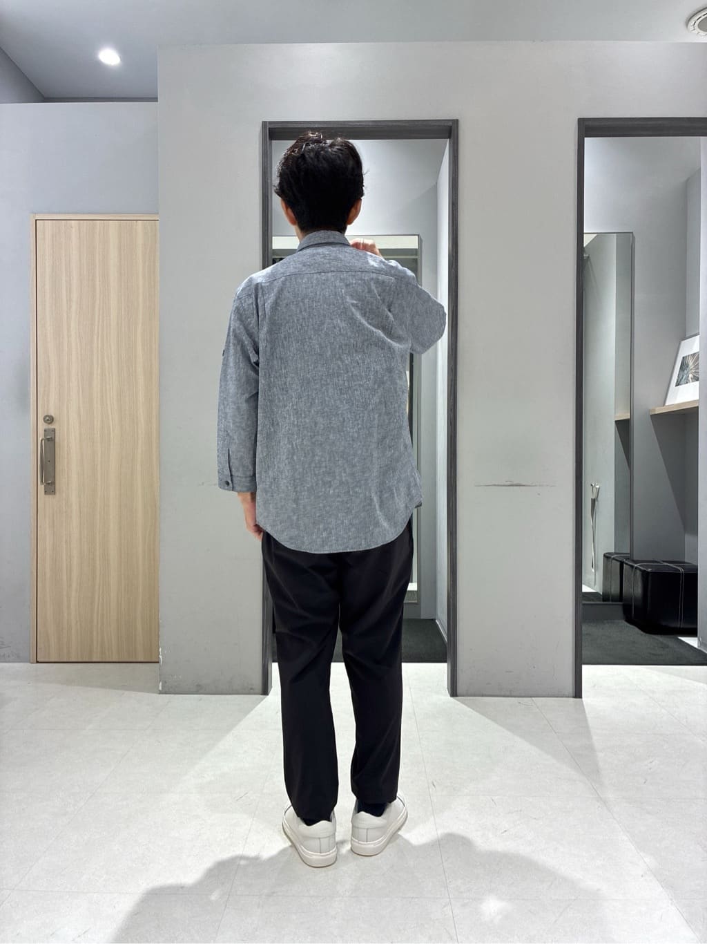 わいずみさんの「TAKEO KIKUCHI｜【3Dナイロンストレッチ】スリムイージーパンツ」を使ったコーディネート