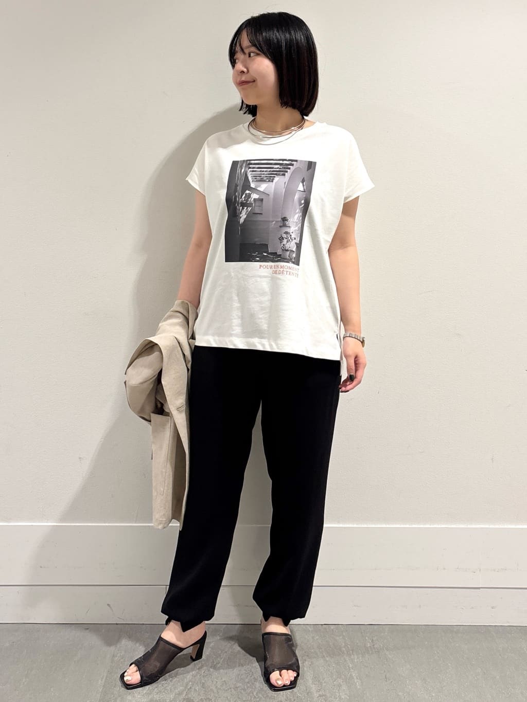 モエカさんの「UNTITLED｜【吸水速乾/ウエストゴム】バックサテン ジョグパンツ」を使ったコーディネート