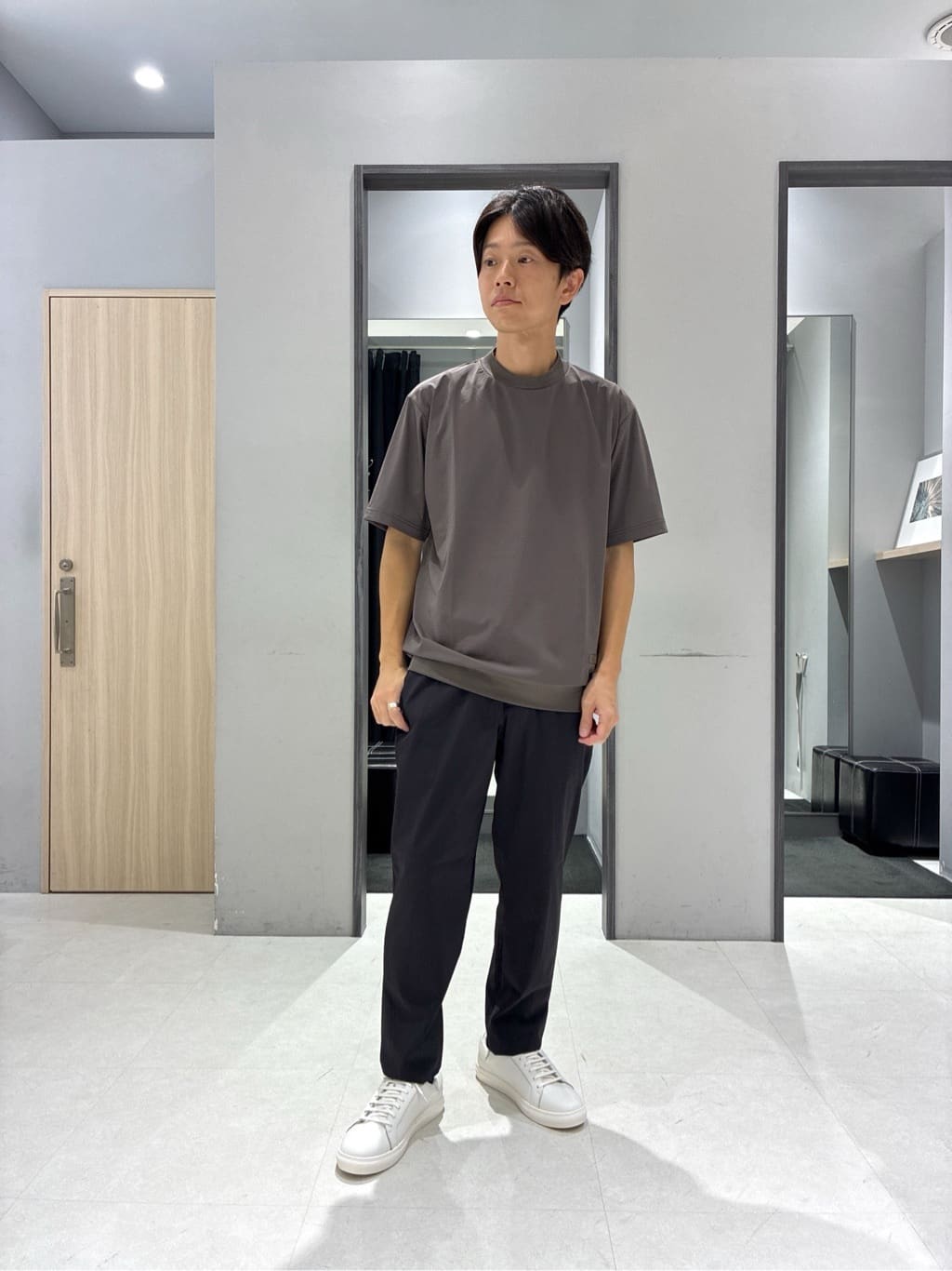 わいずみさんの「TAKEO KIKUCHI｜【3Dナイロンストレッチ】スリムイージーパンツ」を使ったコーディネート