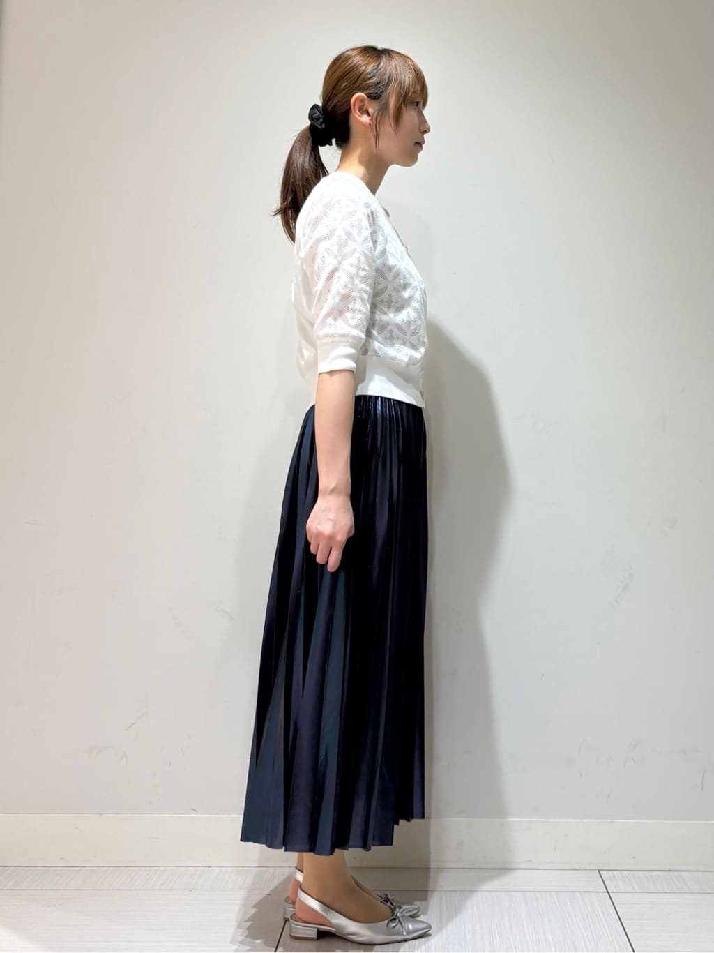 やなぎさんの「DRESSTERIOR｜◆【洗える/ストレッチ性/オンオフ】箔プリントプリーツスカート」を使ったコーディネート