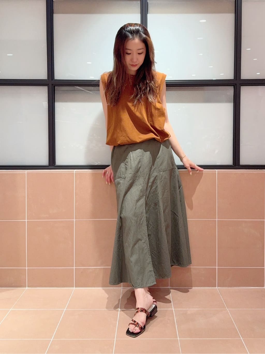 kaoriさんの「ESPERANZA｜スクエアトゥクリアフラットヒールミュール」を使ったコーディネート