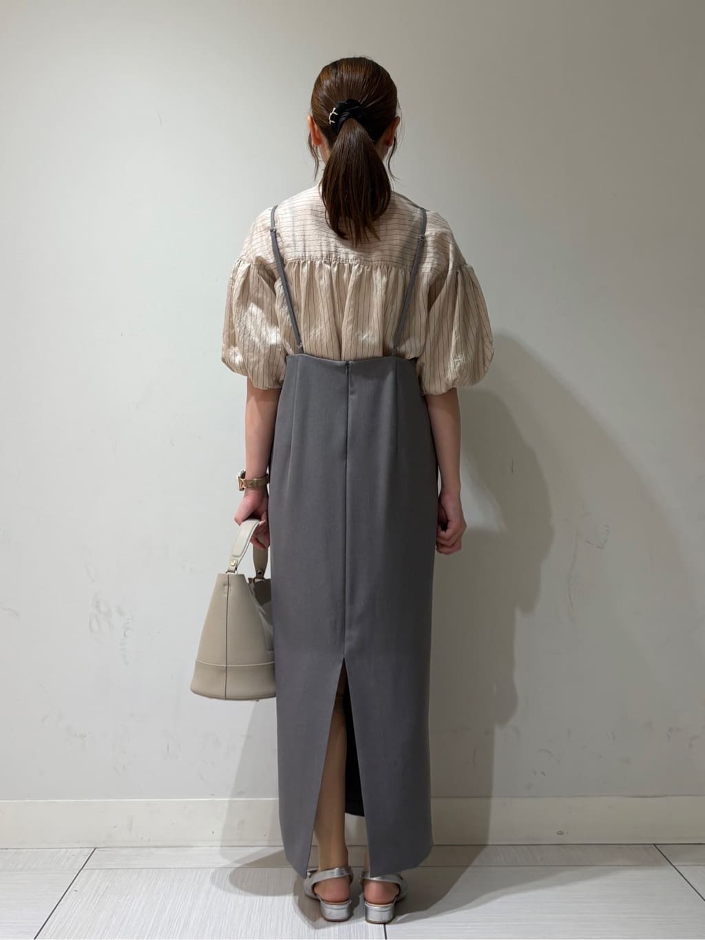 やなぎさんの「DRESSTERIOR｜◆【美人百花/モデル美香着用】コンフォートアイラインキャミワンピース」を使ったコーディネート
