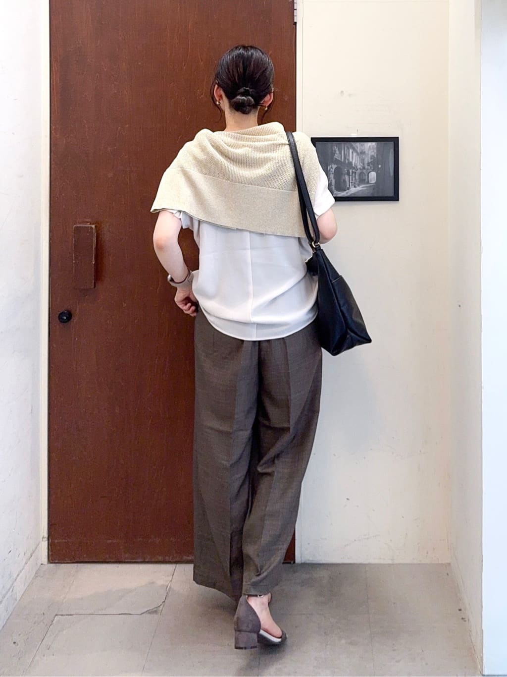 𝐇𝐢𝐫𝐨𝐦𝐢さんの「SHOO･LA･RUE｜キラッと光るラメとスパンコールが印象的 メッシュカーディガン」を使ったコーディネート